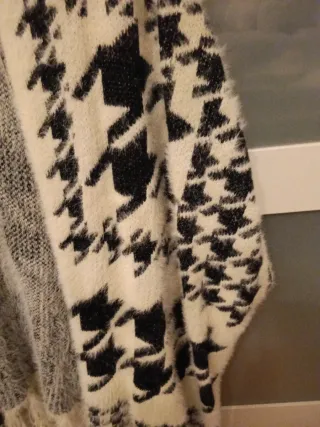 Poncho Lan Ying Negro y Blanco Talla Única