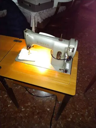 Macchina da cucire Singer anni '60