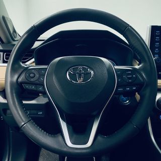 TOYOTA Rav4 2.5l 220H Luxury