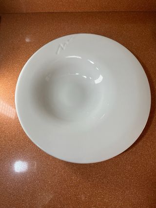 Fuente y bols de porcelana blanca