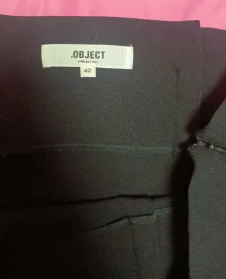 Falda negra corta con cinturón