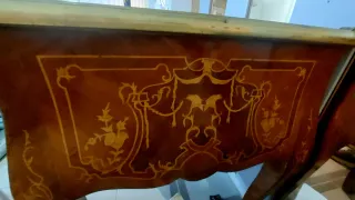 MESA DE CAOBA CON MARQUERETERIA  siglo XIX