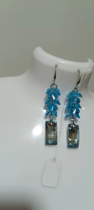 Pendientes largos azules y plateados