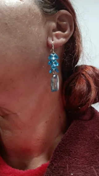 Pendientes largos azules y plateados