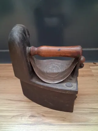 Plancha antigua carbón con cruz celta