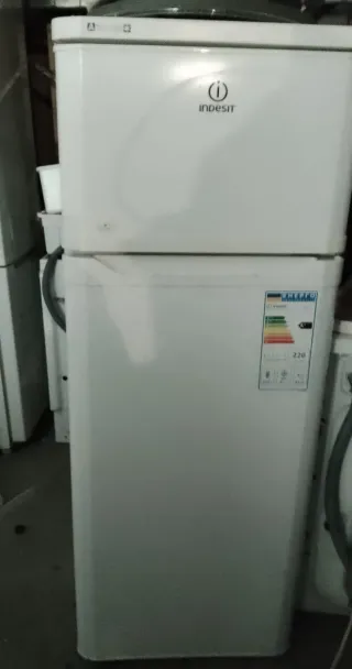 Nevera Indesit 140 cm