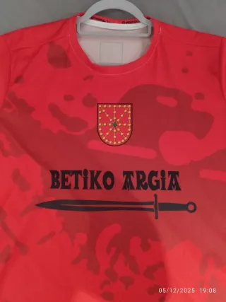 Camiseta deportiva roja