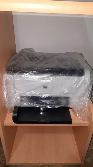 Mesa de ordenador color haya