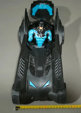 Coche Batmóvil con figura Batman