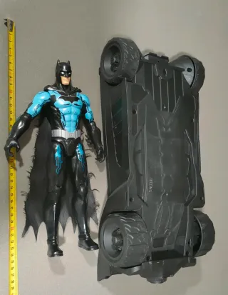 Coche Batmóvil con figura Batman