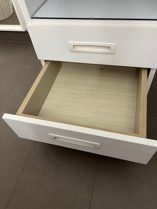 Escritorio blanco a medida con tapa de cristal