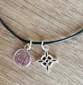 Colgante San Benito y Nudo de Bruja