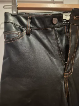 Pantalones Rectos Efecto Piel Negros