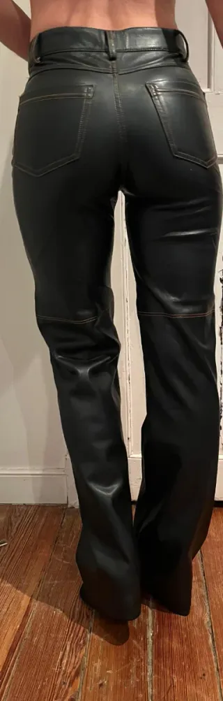 Pantalones Rectos Efecto Piel Negros