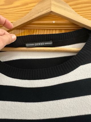 Jersey Guess Rayas Negras y Blancas