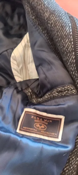 Abrigo gris y azul