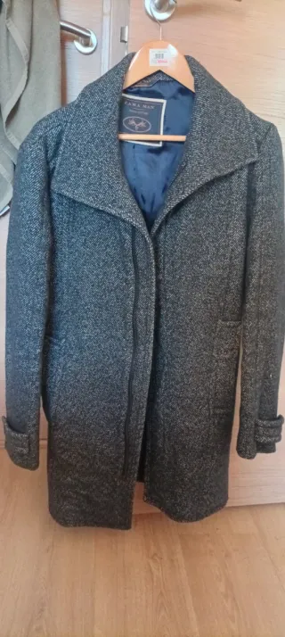 Abrigo gris y azul