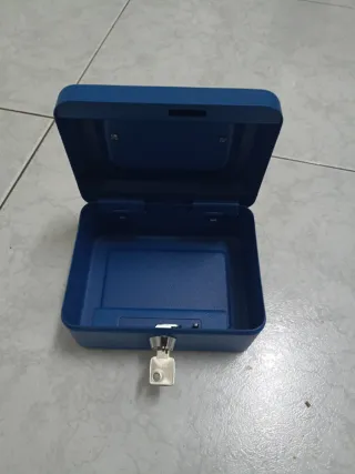 Mini caja fuerte azul con llave
