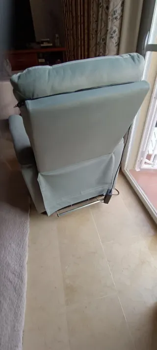 Butaca reclinable motorizada con mando