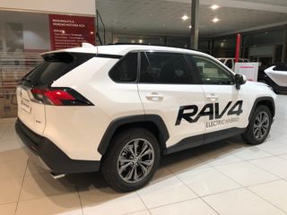 Toyota RAV4 220H ADVANCE 4x2 2025