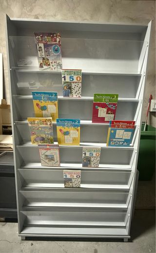 Mueble expositor revistas metal y plástico