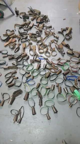 Lote Cencerros Varios Tamaños 103 cencerros  antig