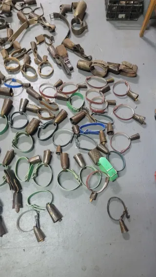 Lote Cencerros Varios Tamaños 103 cencerros  antig