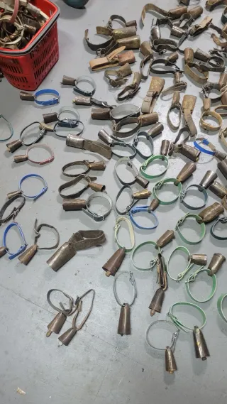 Lote Cencerros Varios Tamaños 103 cencerros  antig