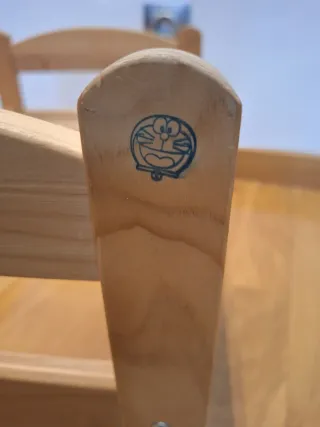 Cama de muñecas de madera