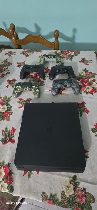 PS4 con 15 juegos y 5 mandos