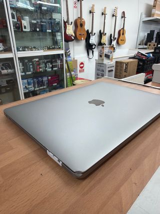 MacBook Pro 2017 13” i5 8GB RAM 256GB SSD