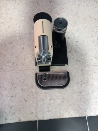 Cafetera Nespresso DeLonghi Casi Nueva