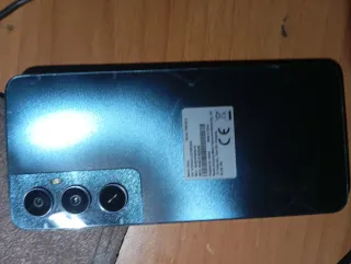 Realme C65 con cartellino