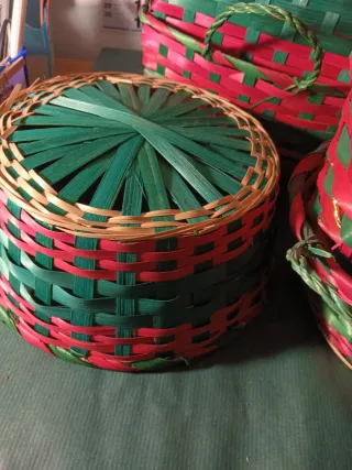 6 cestini vimini rossi e verdi