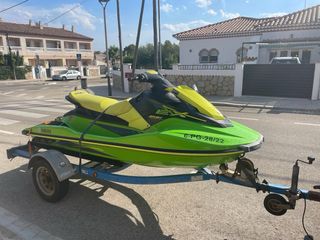 Moto de agua con remolque