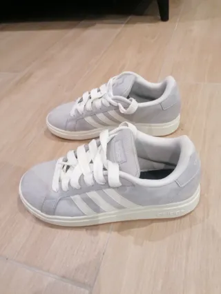 Tenis Adidas Campus Gris y Blanco