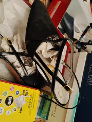 Sandalias tacón ante negro en buen estado