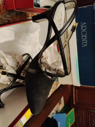 Sandalias tacón ante negro en buen estado