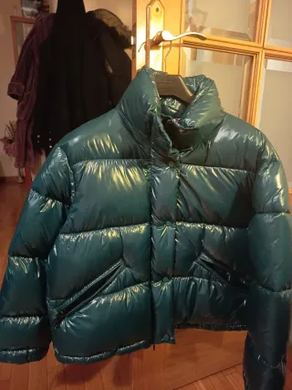 Plumífero corto verde brillante cremallera