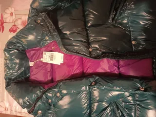 Plumífero corto verde brillante cremallera