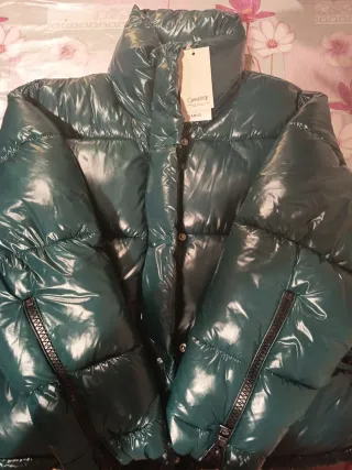 Plumífero corto verde brillante cremallera