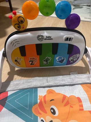 Gimnasio para bebé con arco y piano