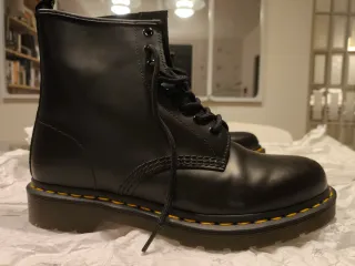 Botas Dr. Martens Negras Talla 41 Sin Usar