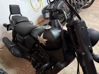 Moto UM Renegade Commando 125cc