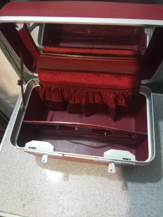 Maleta de viaje vintage roja