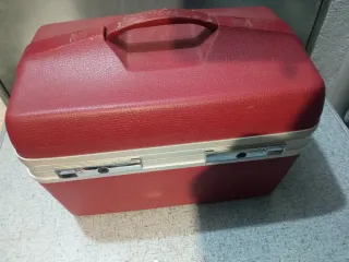 Maleta de viaje vintage roja