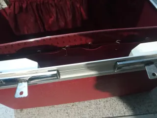 Maleta de viaje vintage roja