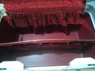 Maleta de viaje vintage roja