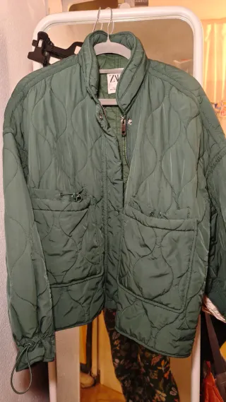 Chaqueta Zara acolchada oversize verde
