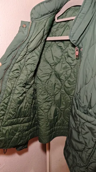 Chaqueta Zara acolchada oversize verde